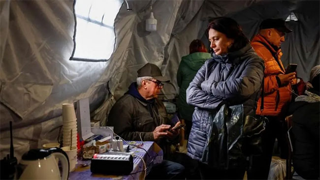 Ukrainian city in total blackout after massive  Russian assault