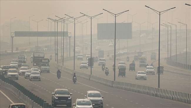Indian capital Delhi air quality remains in very poor category