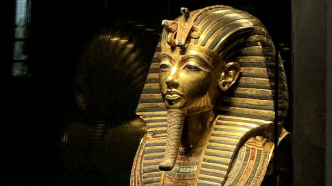 Egypt s Grand Museum opens, displaying Tutankhamun tomb in full for first time Egypt s Grand Museum opens, displaying Tutankhamun tomb in full for first time