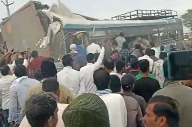 16 killed, 8 injured as truck crashes into bus in India