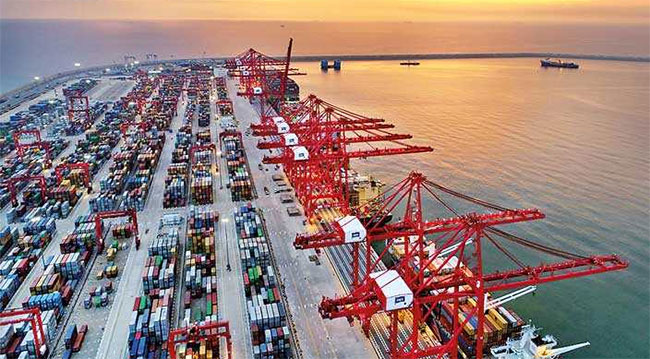 Pilot operation to handle large vessels at Colombos East Container Terminal begins