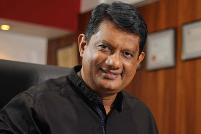 Former state minister Nalaka Godahewa arrives at CID 