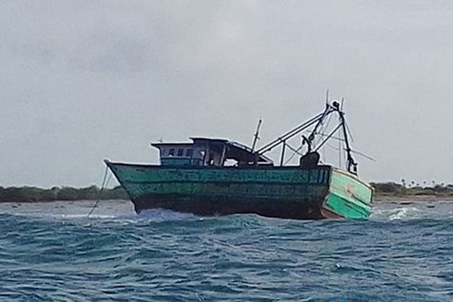 Sri Lankan boat with nearly 300kg heroin and Ice  seized off Maldives