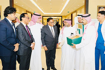 Sri Lankas FM explores investment opportunities with leading healthcare provider in Middle East