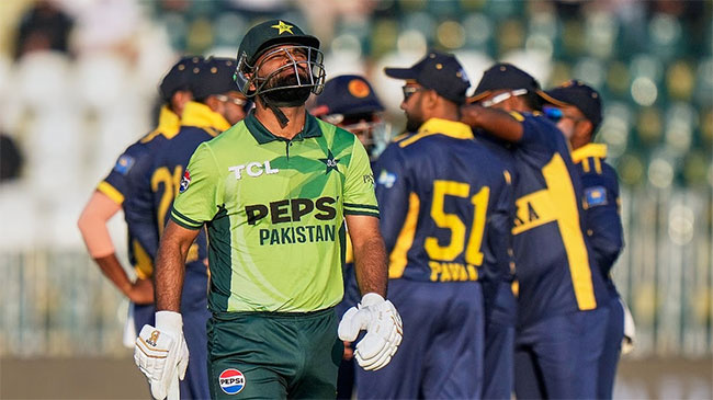 Pakistan set 300-run target for Sri Lanka