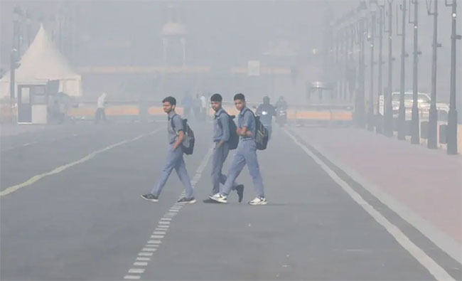 Schools go hybrid as Delhi s air quality worsens