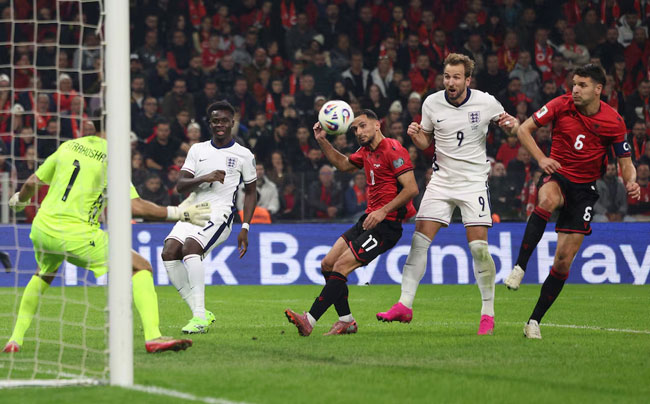 Kane double seals perfect World Cup qualification for England