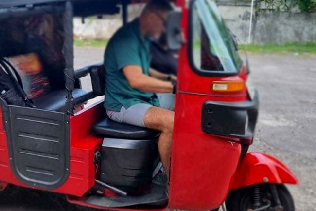 Foreigners to face legal action for driving three-wheelers without valid license in Sri Lanka