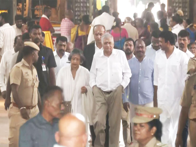 Former President Ranil Wickremesinghe visits Meenakshi Amman Temple in Madurai