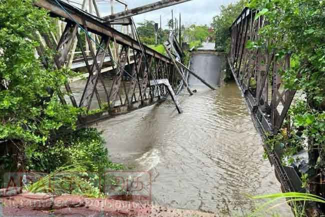 Section of Bentota old bridge collapses due to adverse weather conditions