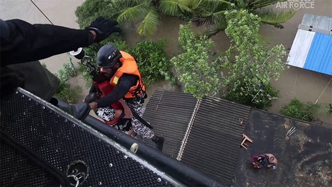 SLAF helicopter rescues 3 flood victims trapped in Mahawa