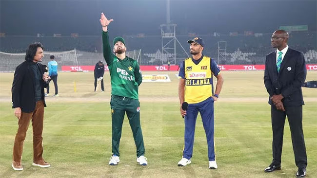 Pakistan put Sri Lanka in to bat in high-stakes T20 clash