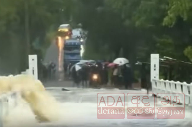 Bus stranded on Kalawewa Bridge: Water rises to waist level of passengers 