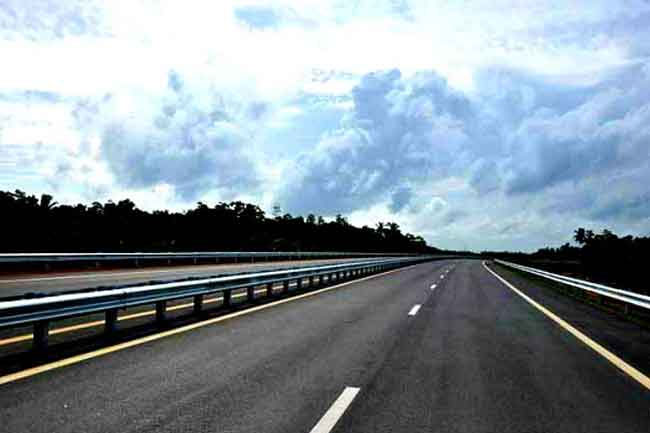 Kaduwela exit of Southern Expressway flooded; Motorists advised to use alternative routes