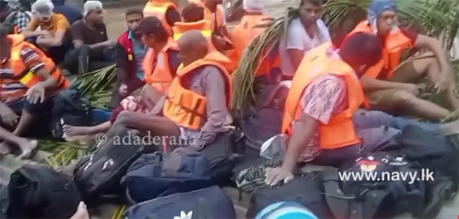 All passengers rescued from flood-stranded bus on Kalawewa Bridge