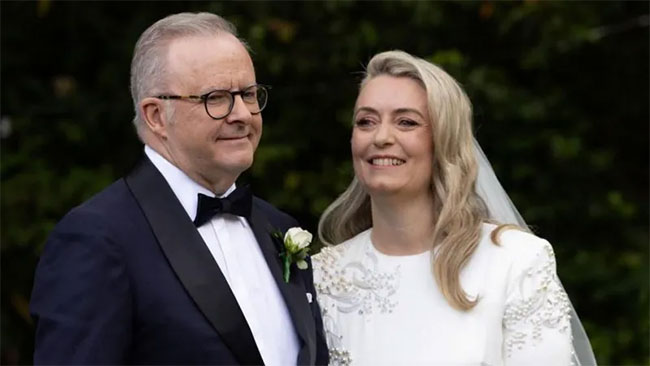 Australian prime minister becomes first to wed in office