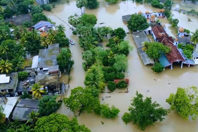 Access roads to Nuwara Eliya and Anuradhapura cities obstructed 