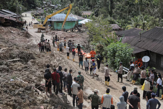 Indonesia flood death toll climbs to 303 amid cyclone devastation, disaster agency says