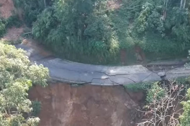 Landslide damages section of TalawakelleTawalantenne road