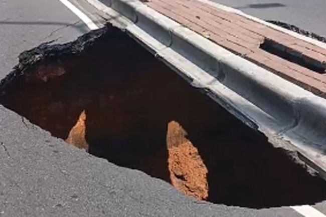 ColomboKandy Main road closed near Yakkala for 15 hours