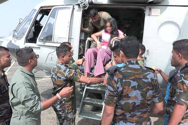 Indian Air Force helicopter used to rescue group of individuals from Nuwara Eliya