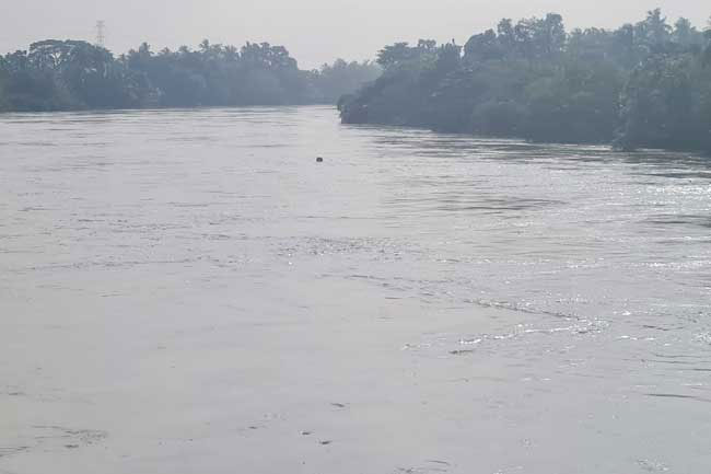 Water level of Kelani River receding at Hanwella and several locations