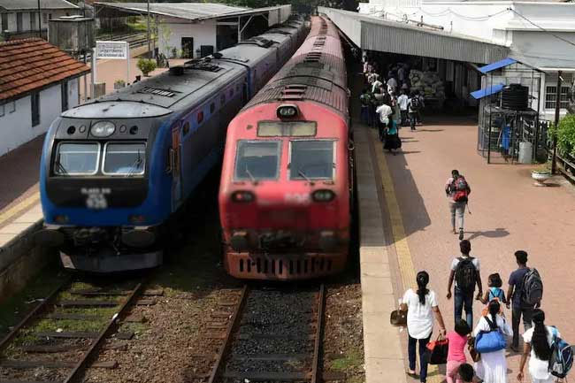 Office train operations disrupted due to lack of power sets in Colombo