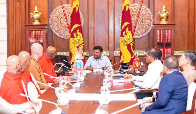 Gangaramaya Temple donates Rs. 30 mln to Rebuilding Sri Lanka Fund 