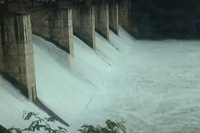 Major reservoirs still spilling; Reconstruction works underway  Irrigation Dept