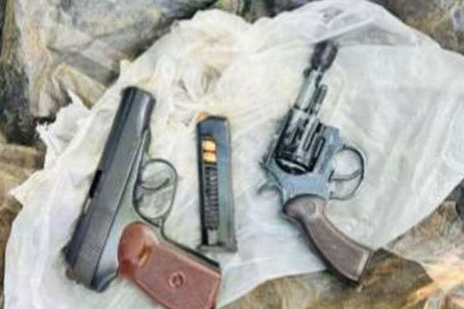 Police uncover two firearms on PolonnaruwaBatticaloa main road
