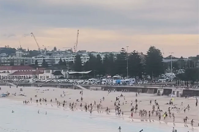 Gunshots heard in Sydney s Bondi Beach as police urge people to stay away