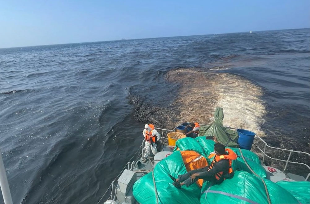 Leakage reported in pipeline from ship unloading crude oil at Colombo Port brought under control