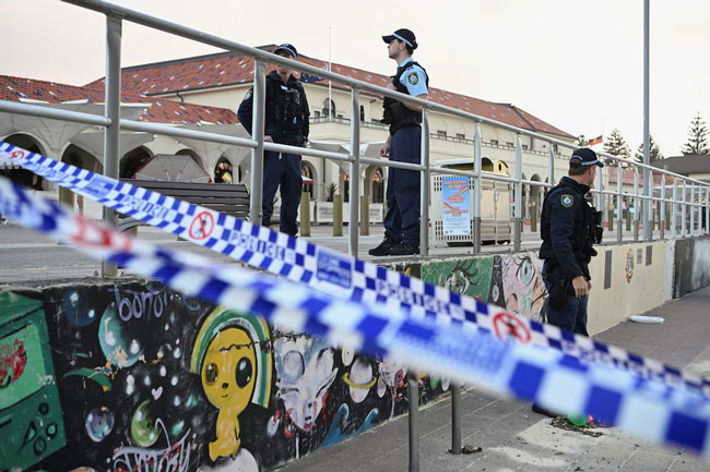 Father and son behind Bondi Hanukkah festival shooting that killed 15, Australian police say