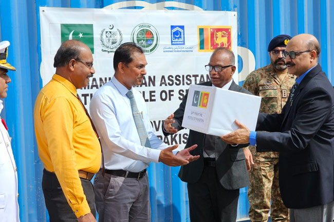 Vessel carrying humanitarian aid donated by Pakistan arrives at Colombo Harbour