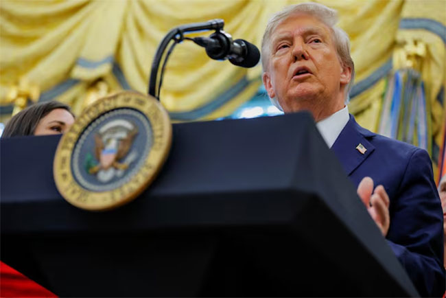 Trump urges 2028 astronaut moon landing in sweeping space policy order