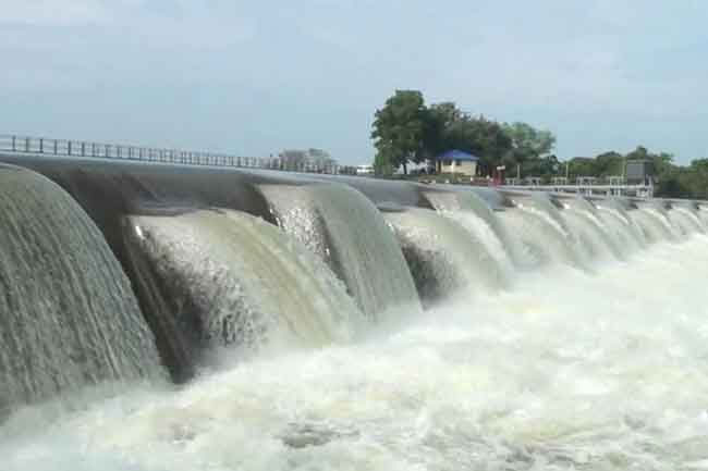 36 major reservoirs continue to spill  Irrigation Department