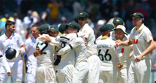 Australia crush England by 82 runs to retain Ashes