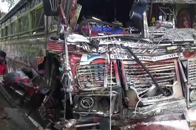 At least 30 injured in bustipper truck collision in Handapangodella