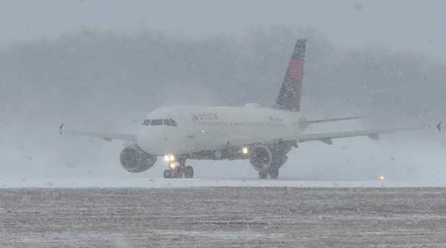 Winter weather in US Northeast leads to thousands of flight delays, cancellations