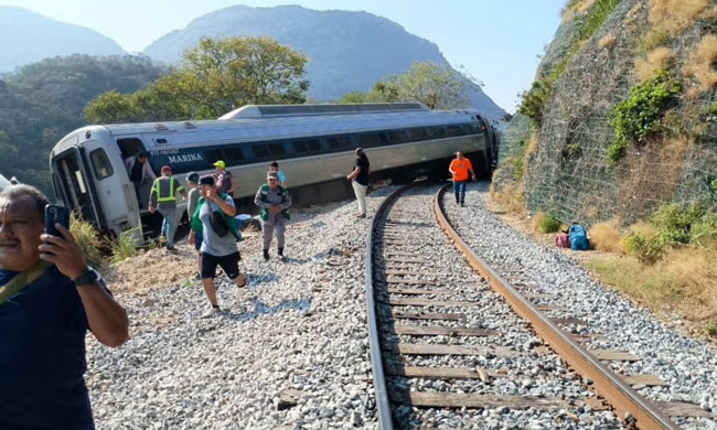 At least 13 killed, nearly 100 injured in train derailment in southern Mexico