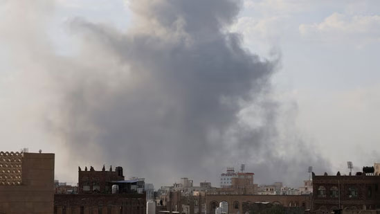 Saudi Arabia bombs Yemen over shipment of weapons for separatists that arrived from UAE