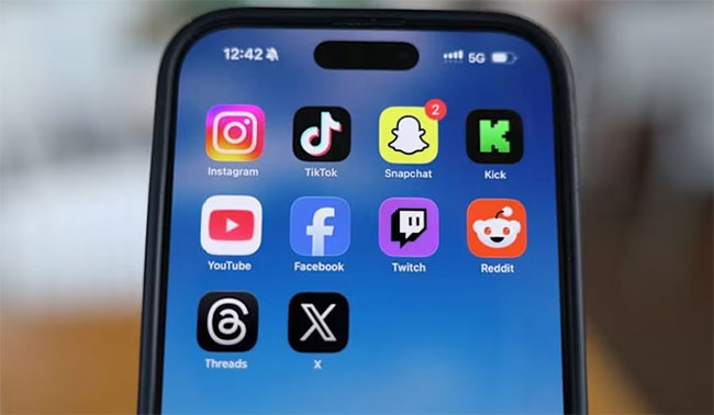 France plans social media ban for children under 15