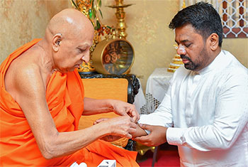 President pays homage to the Sacred Tooth Relic in Kandy 