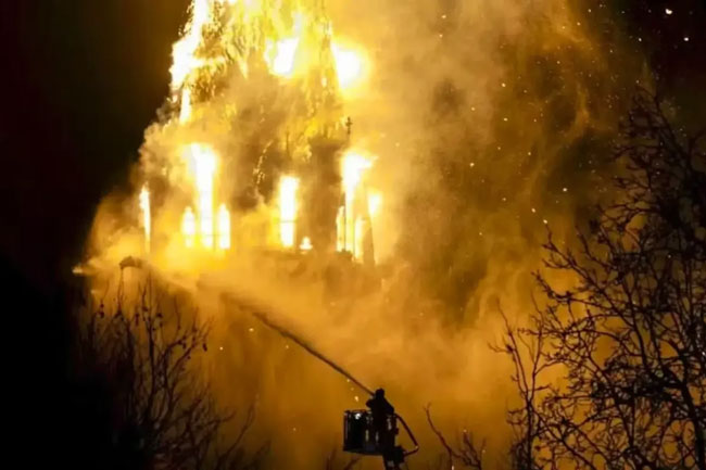 154-year-old Amsterdam church engulfed in flames on New Year s Eve