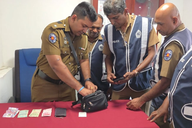 Suspect arrested for stealing foreign journalist�s handbag