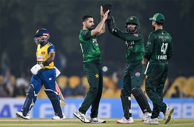 Shanaka stars as Sri Lanka post 160/6 in must win encounter against Pakistan