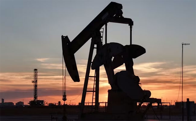 Oil prices gain on Iran supply disruption concerns