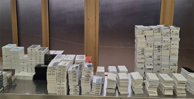 Man arrested at BIA while attempting to smuggle in 390 mobile phones valued at Rs. 34 mln