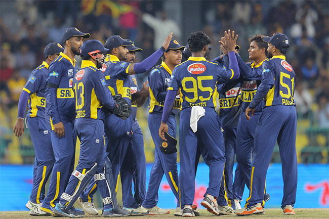 England collapse in first ODI as Sri Lanka take 1-0 series lead
