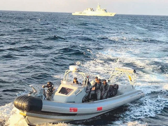 Pakistan Navy evacuates ailing Sri Lankan on merchant vessel